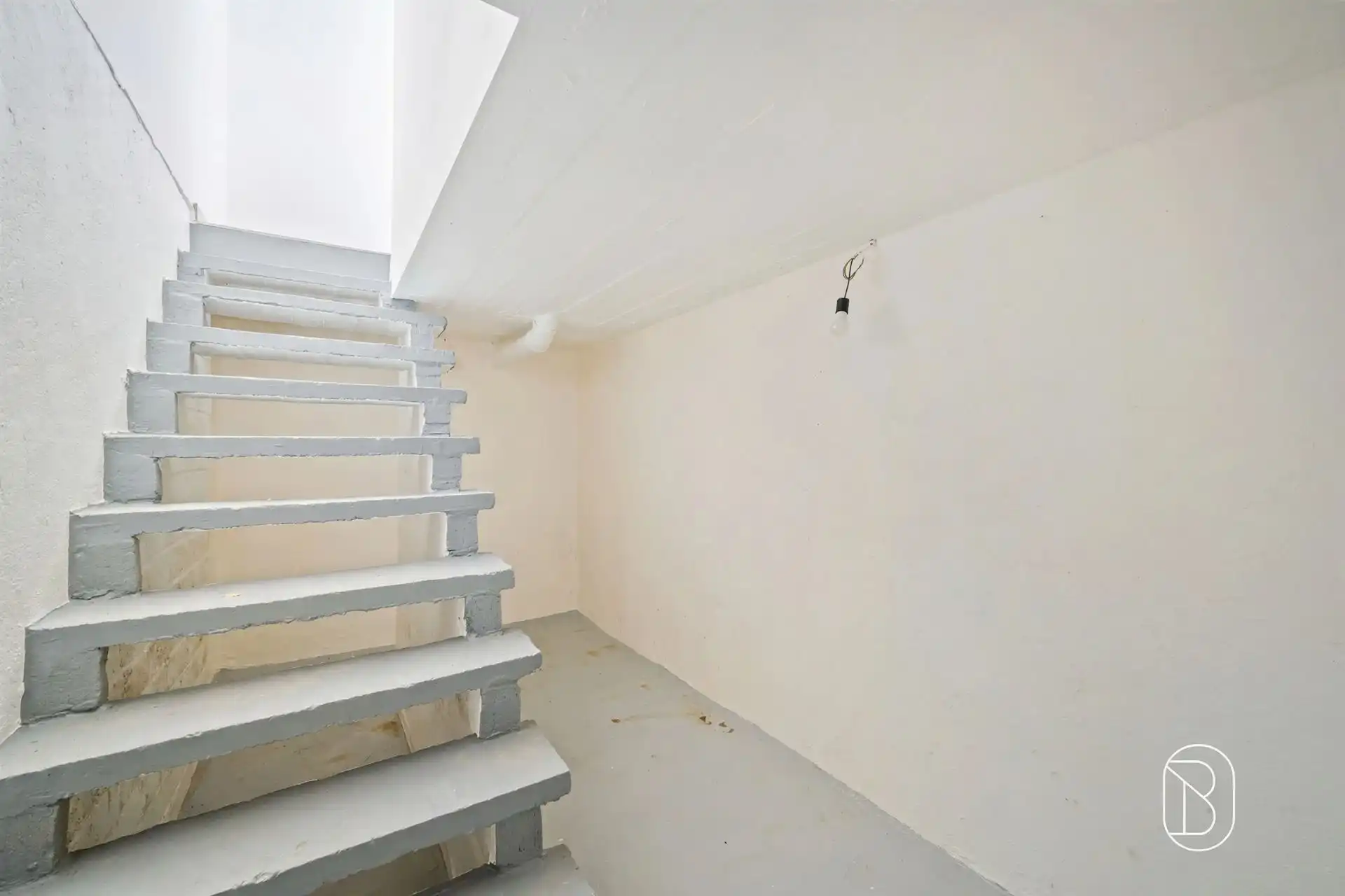 Charmant gerenoveerde woning met grote aangename tuin en handige oprit. foto 18