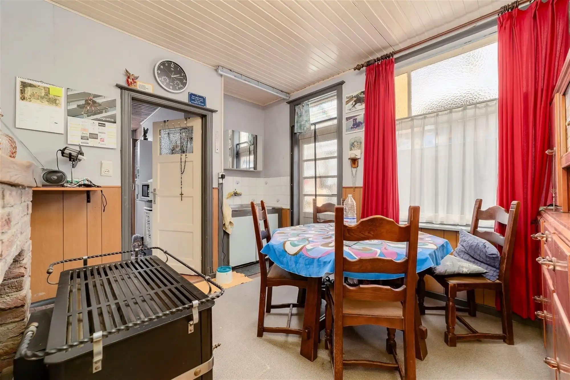 Te renoveren huis met drie slaapkamers en grote tuin foto 8