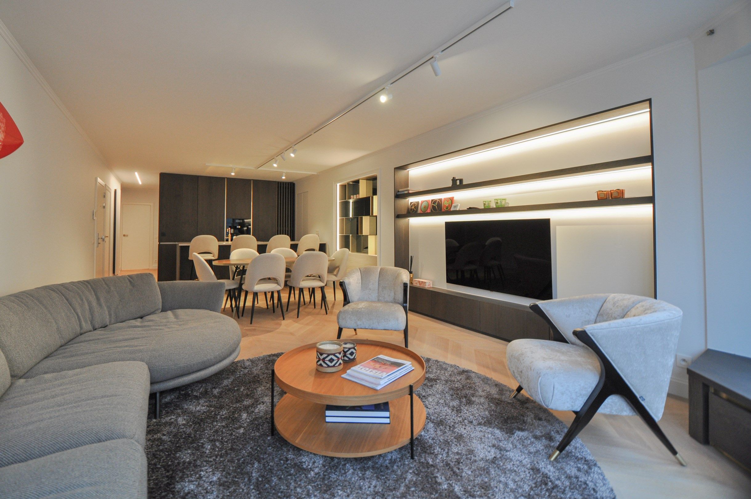 Hoogwaardig volledig gerenoveerd appartement met zijdelings zeezicht en zicht op de Kustlaan. foto 4