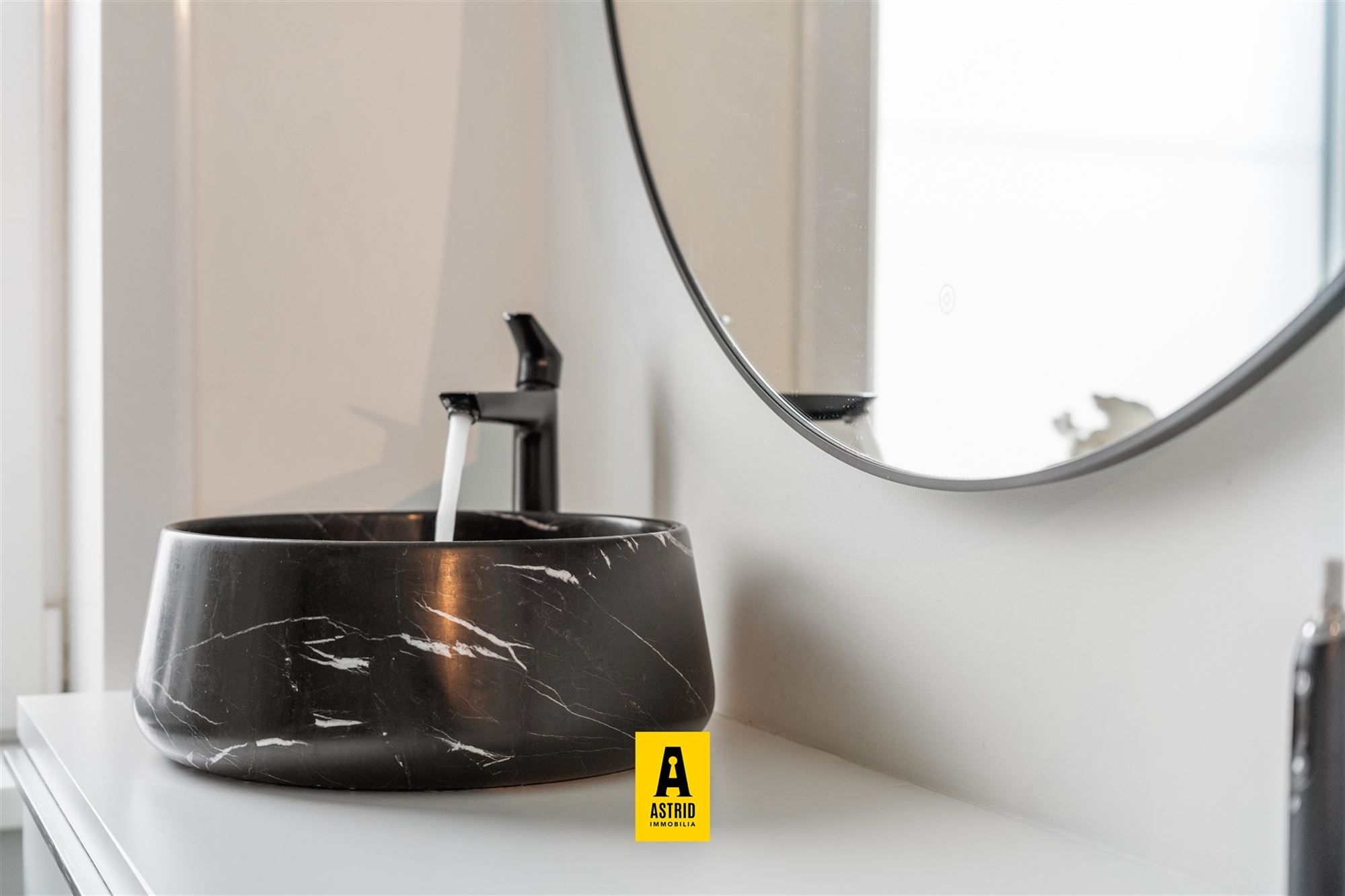 Smaakvol gerenoveerde woning! foto 24