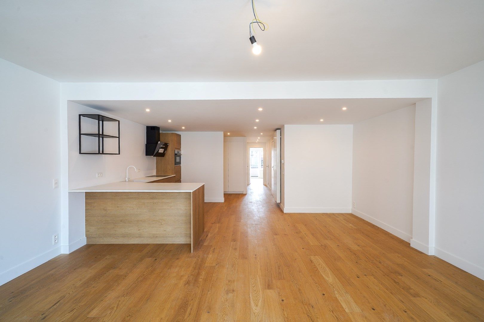 Prachtig vernieuwd 2-slaapkamerappartement centrum Oostende foto 4