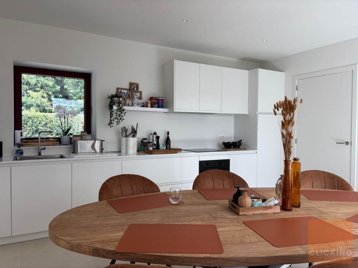 Slim wonen in stijl: volledig gerenoveerde woning in het groene Borchtlombeek foto 17