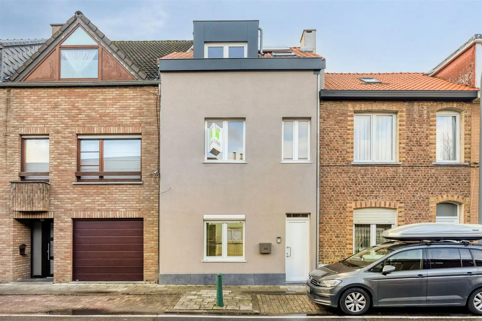 Gerenoveerde woning met 4 slaapkamers en tuin foto {{pictureIndex}}