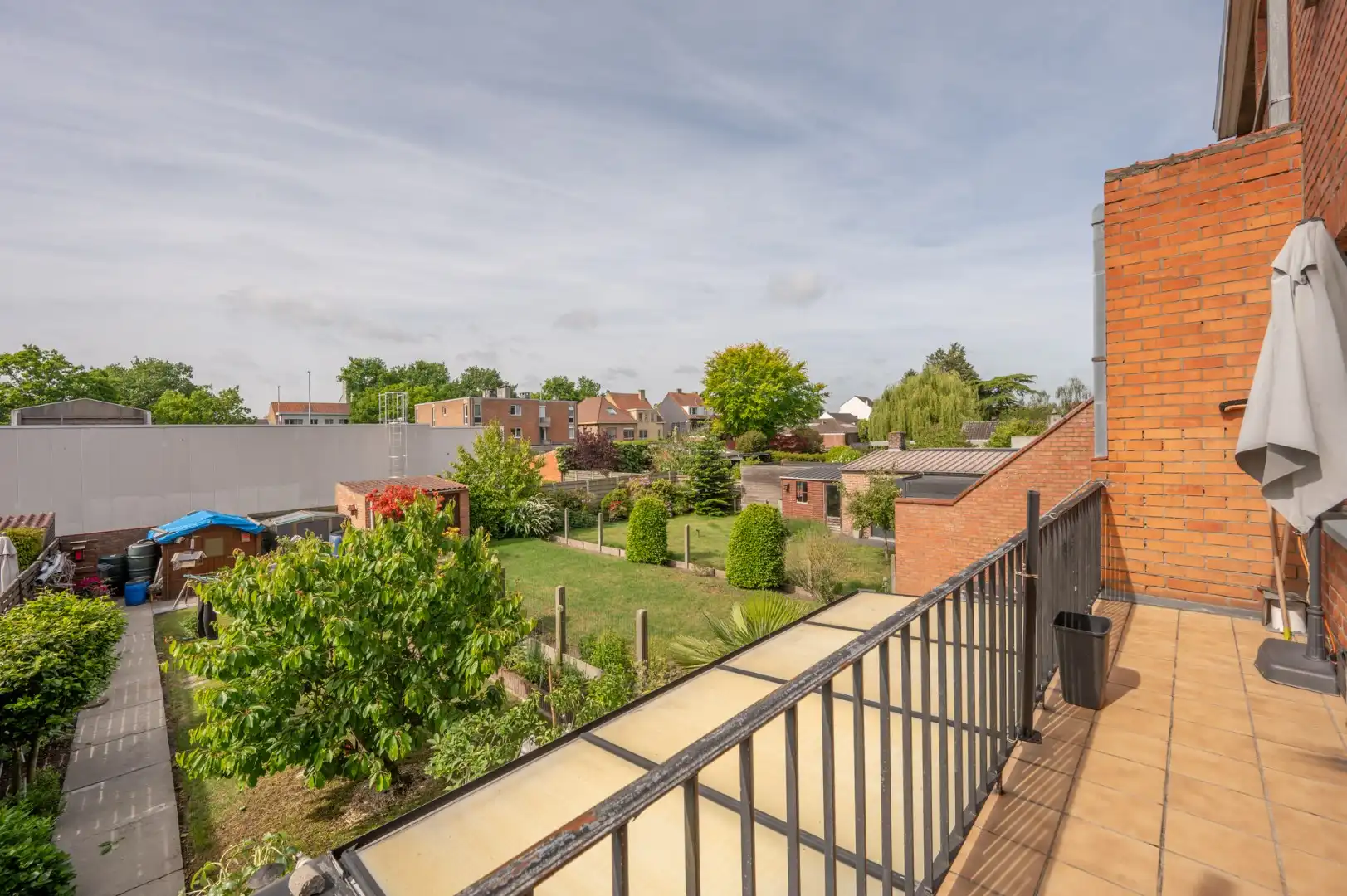 Ruime gezinswoning met tuin op uitstekende ligging in Sint-Kruis foto 13