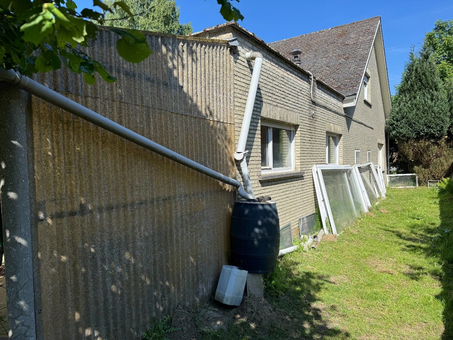 zeer ruime 4-gevelwoning met achterliggend landgebouw gelegen op een mooi perceel van +/- 5952 m² foto 25