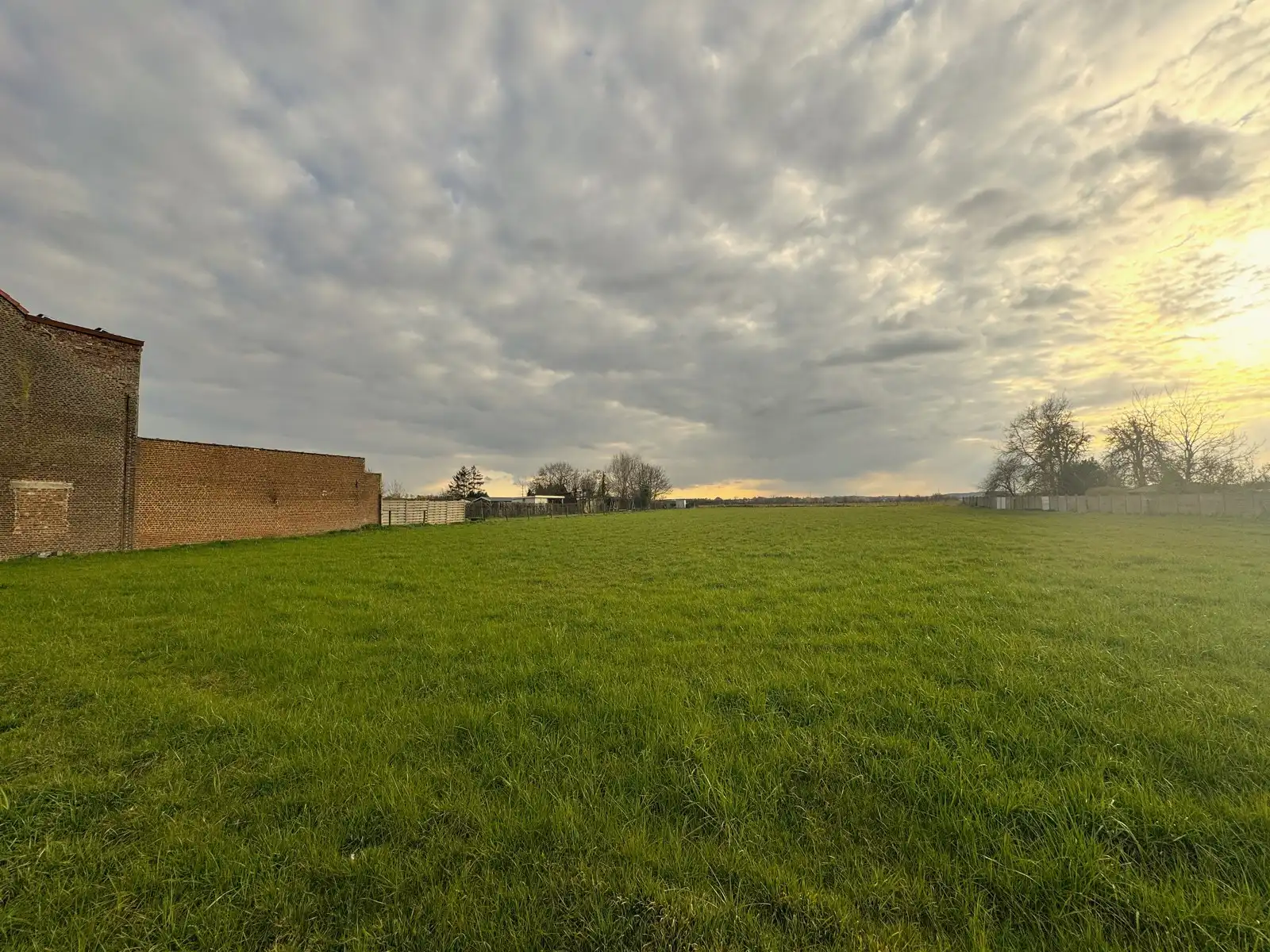 Mooi perceel bouwgrond voor gesloten bebouwing foto 3