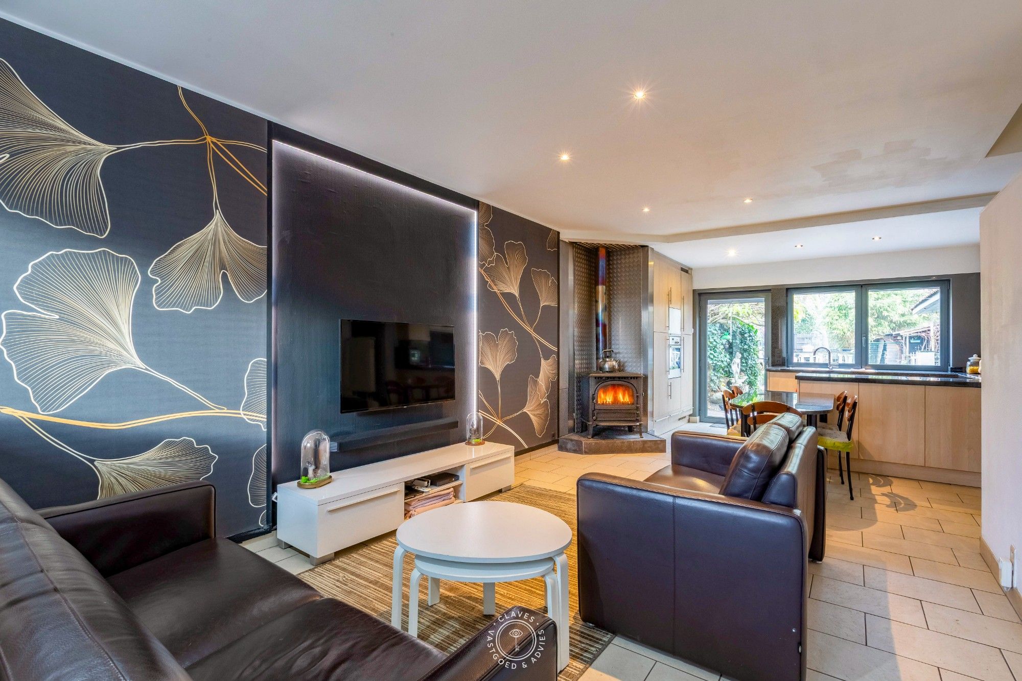 Ruime gezinswoning met 4 slaapkamers, magazijn en zicht op het groen foto 2