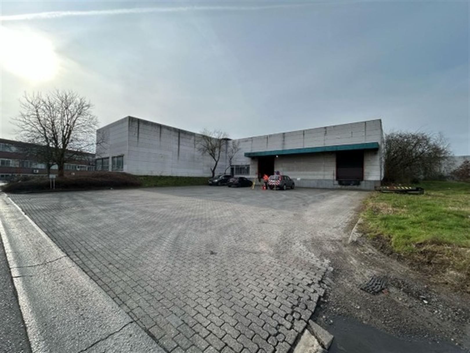 Multifunctioneel magazijn + kantoor en buitenruimte te Meer foto 3
