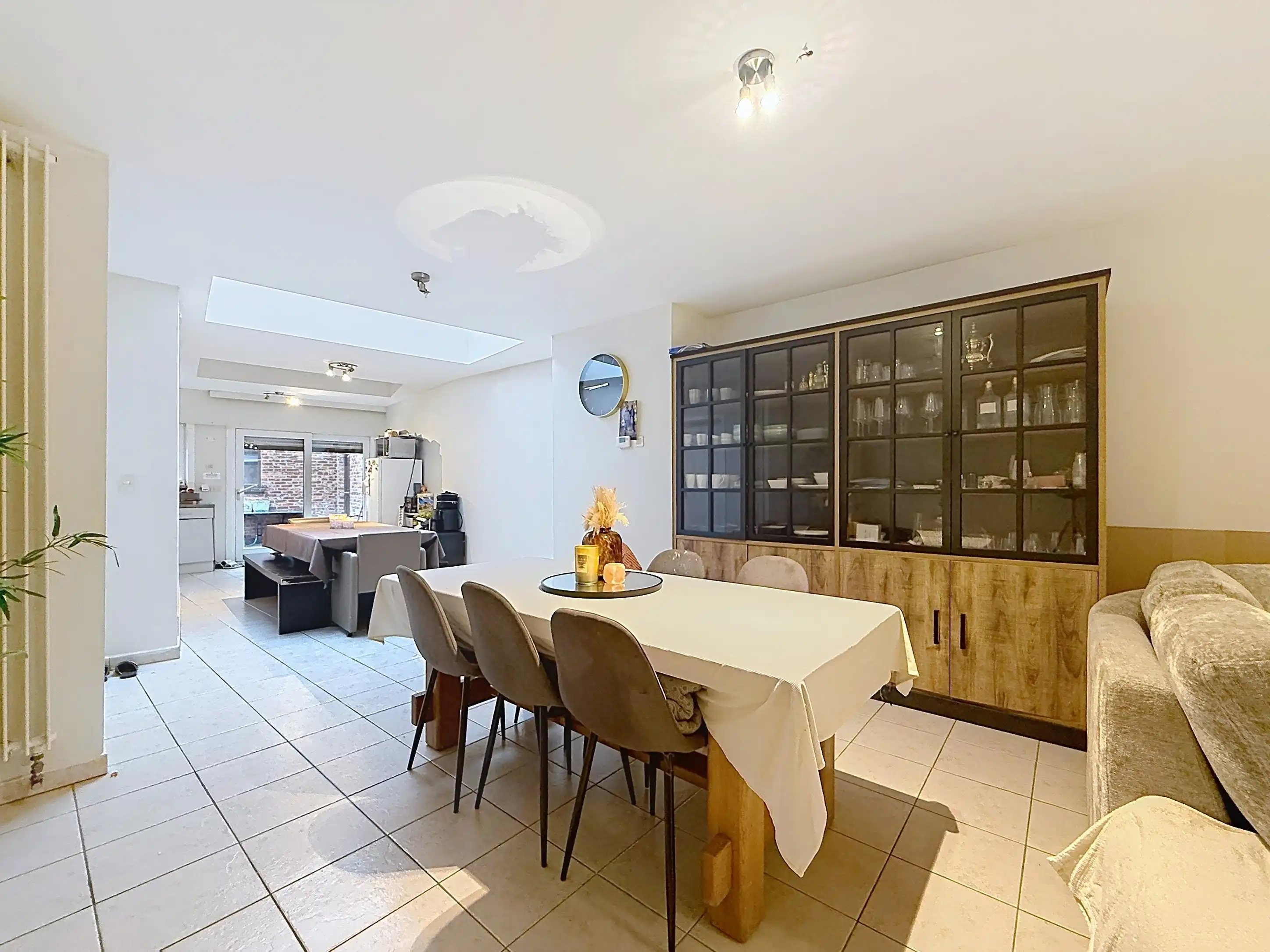 Goed gelegen woning met dubbele garage. foto 3