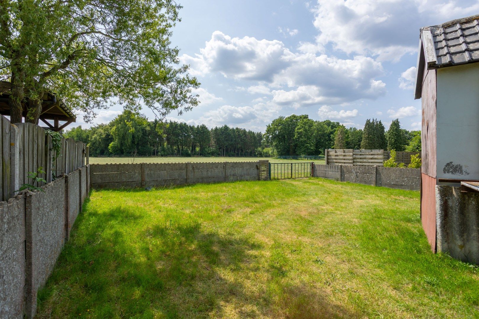 Deze te renoveren woning, op een mooi perceel van 8a30 wordt verkocht! foto 8