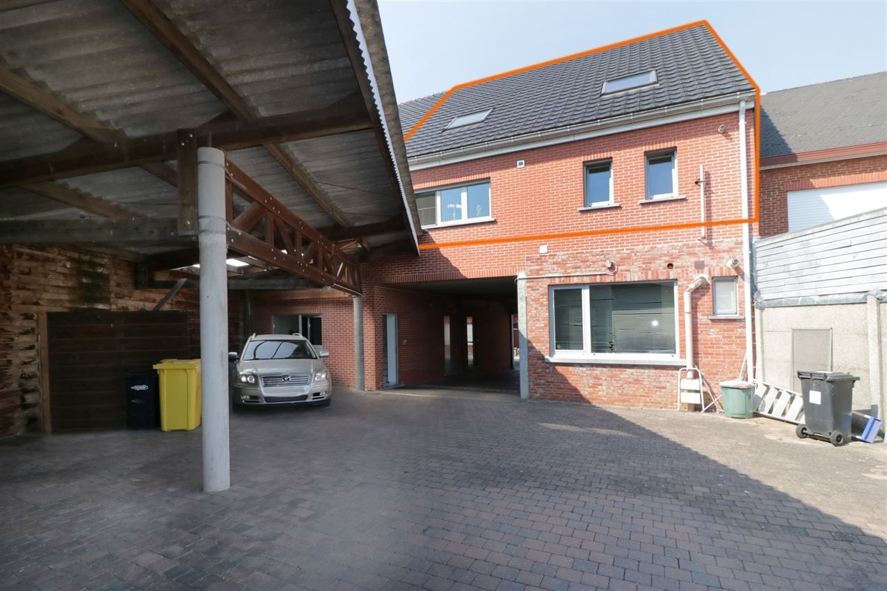 Ruime duplex met 3 slpk. en carport in centrum Zichem foto {{pictureIndex}}