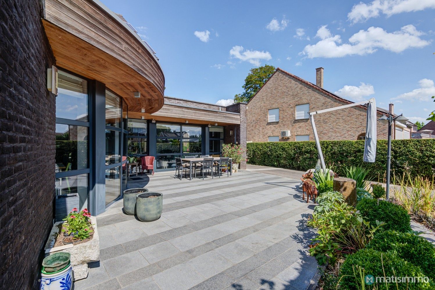 GELIJKVLOERS APPARTEMENT MET TUIN EN TWEE SLAAPKAMERS NABIJ HET STADSCENTRUM VAN BILZEN foto 17