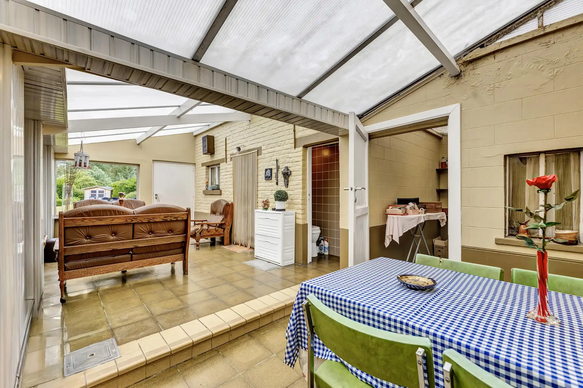 Te renoveren woning met extra entiteit en garage foto 8