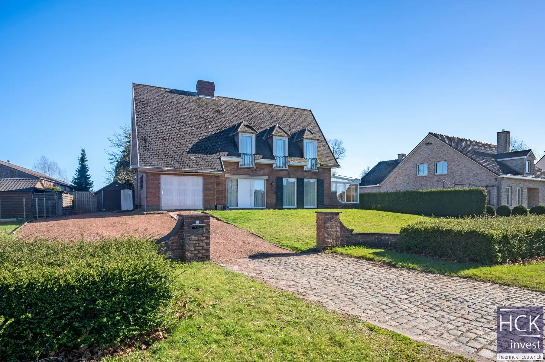 KRUISHOUTEM - Te renoveren alleenstaande villawoning op 2231m² foto 2