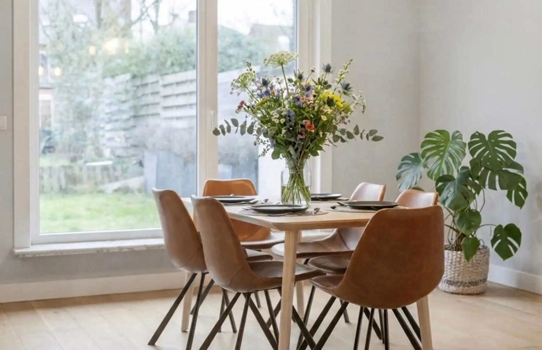Rustig gelegen woning met garage en tuin foto 8
