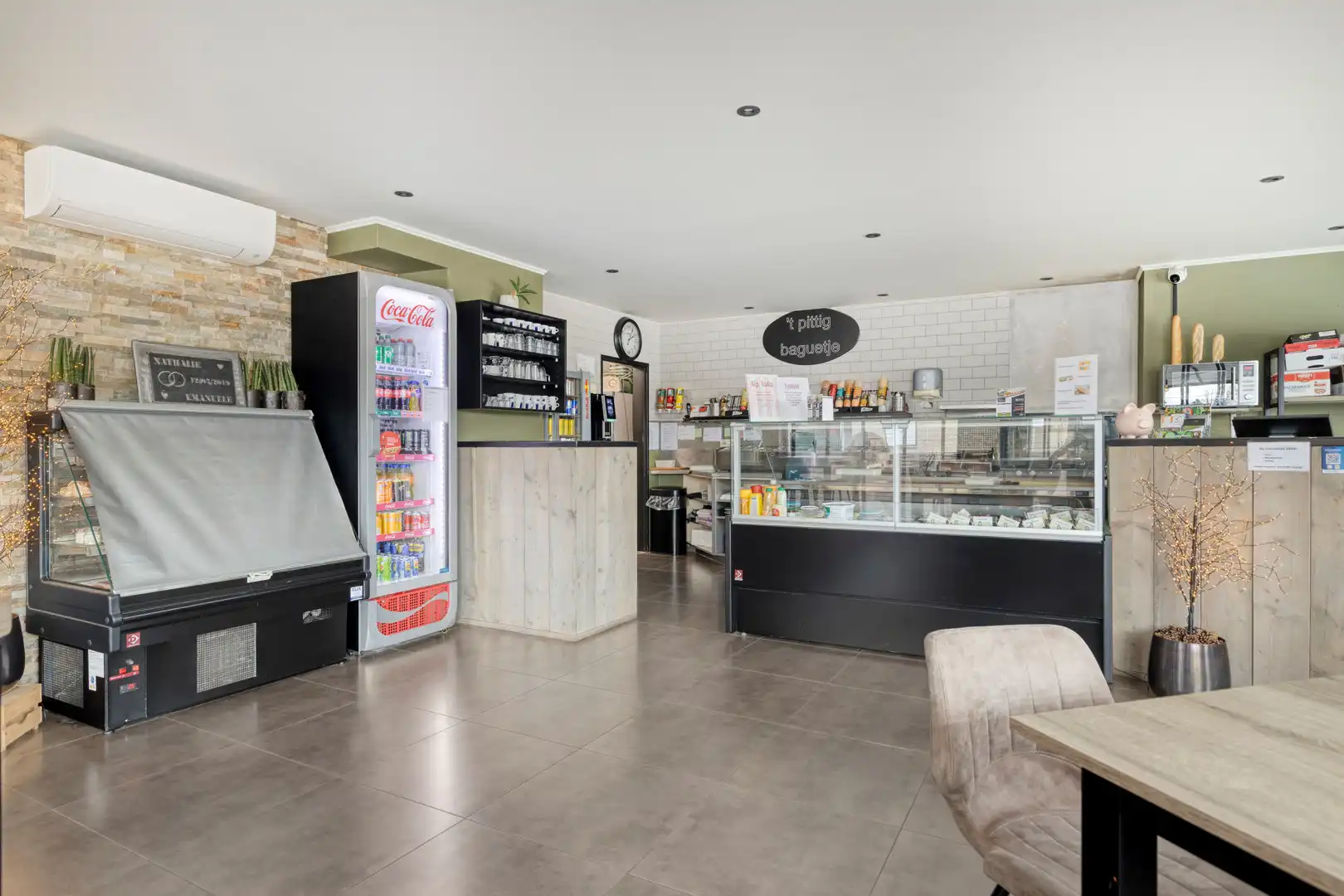 Te koop: Succesvolle broodjeszaak & trattoria met ruim overdekt terras foto 8