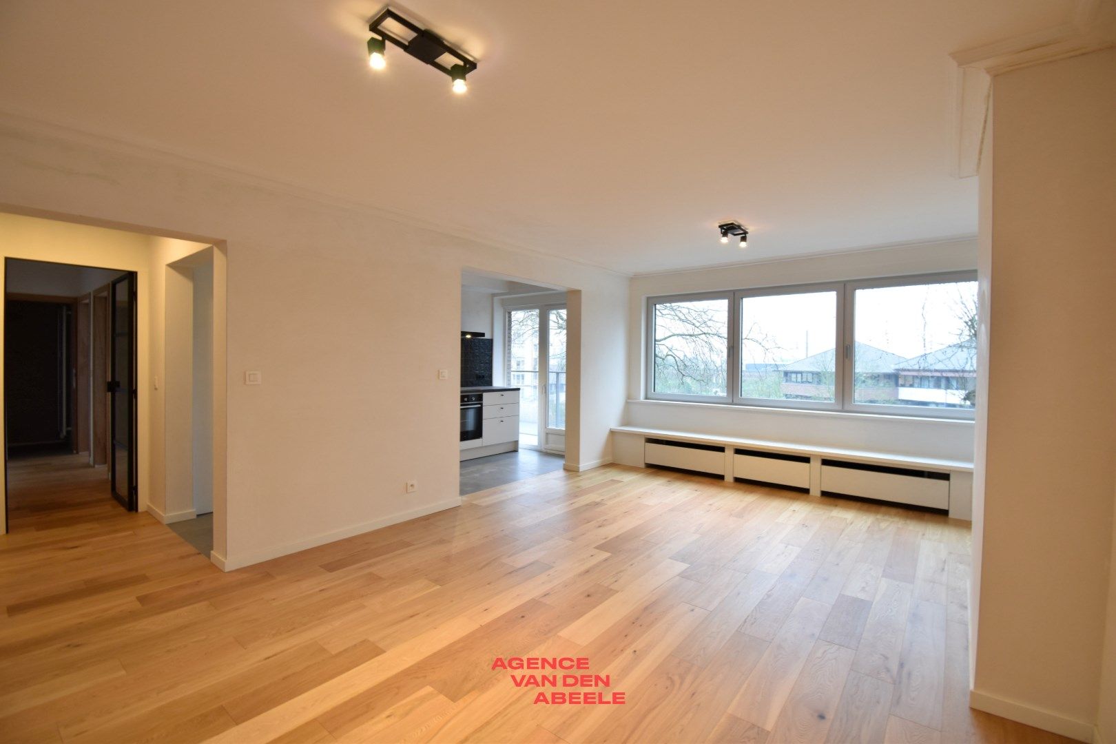 Gerenoveerd appartement met 2 slaapkamers foto {{pictureIndex}}