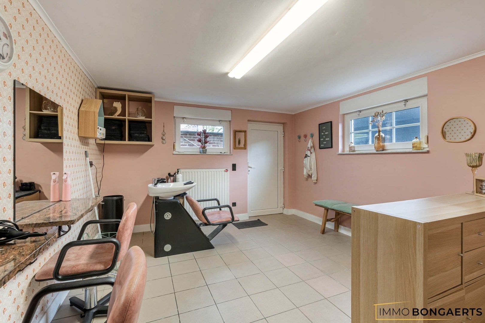 Instapklare woning met 4 slaapkamers en zwembad foto 24