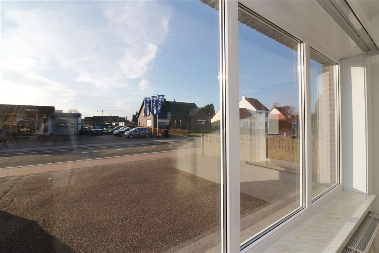 Woning met 2 slpk, terras, autostaanplaats onder de carport foto 32