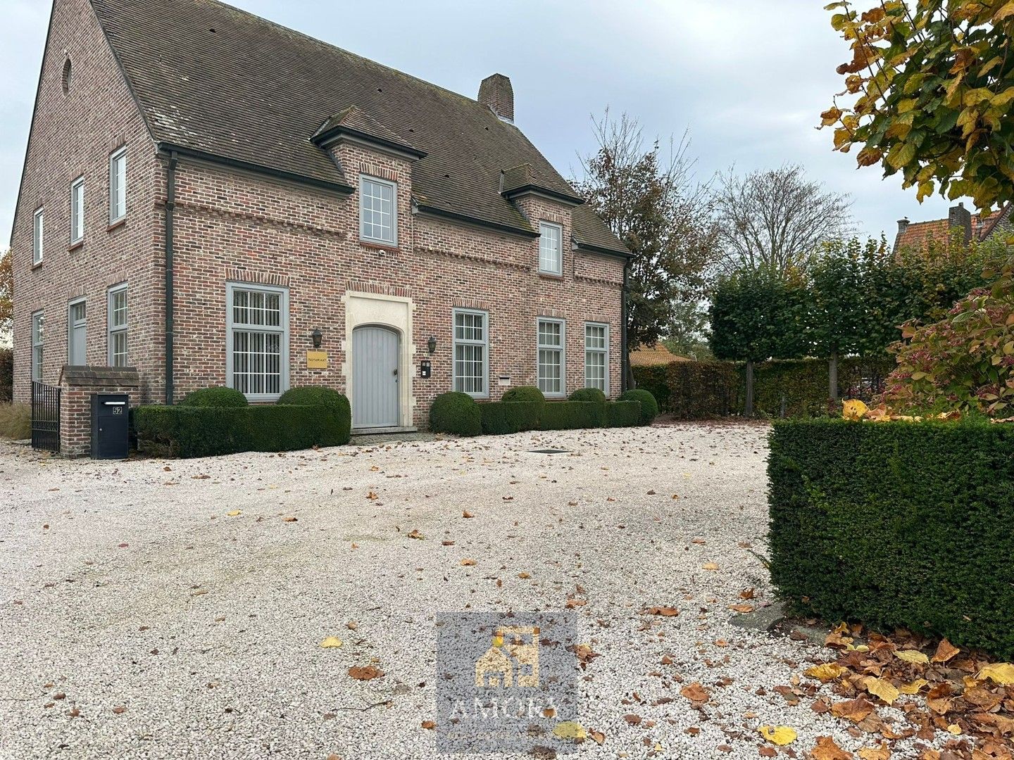 Ruim kantoorgebouw of praktijkgebouw foto {{pictureIndex}}