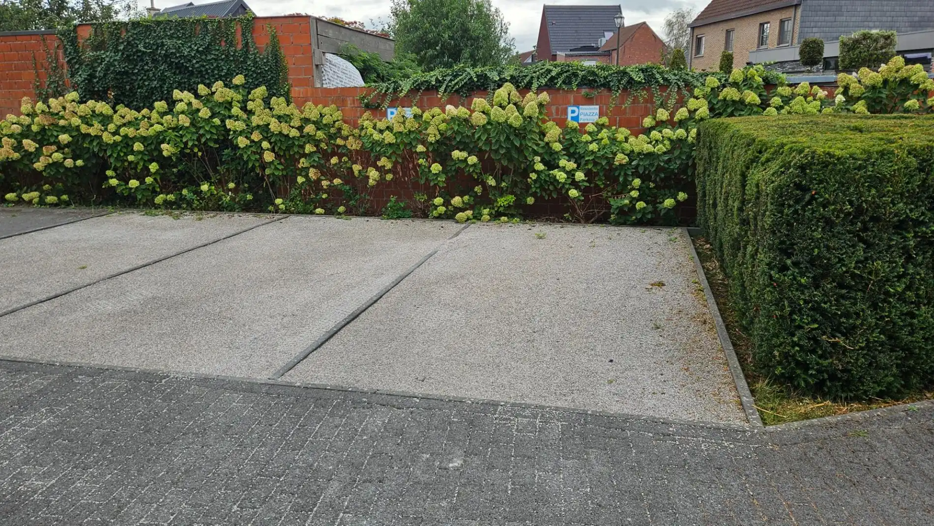 Instapklaar 1 slk appartement met groot terras en autostaanplaats foto 14