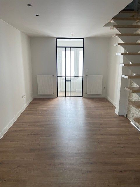 Te huur – Gerenoveerde woning met 2 slaapkamers op toplocatie in Houthalen foto {{pictureIndex}}