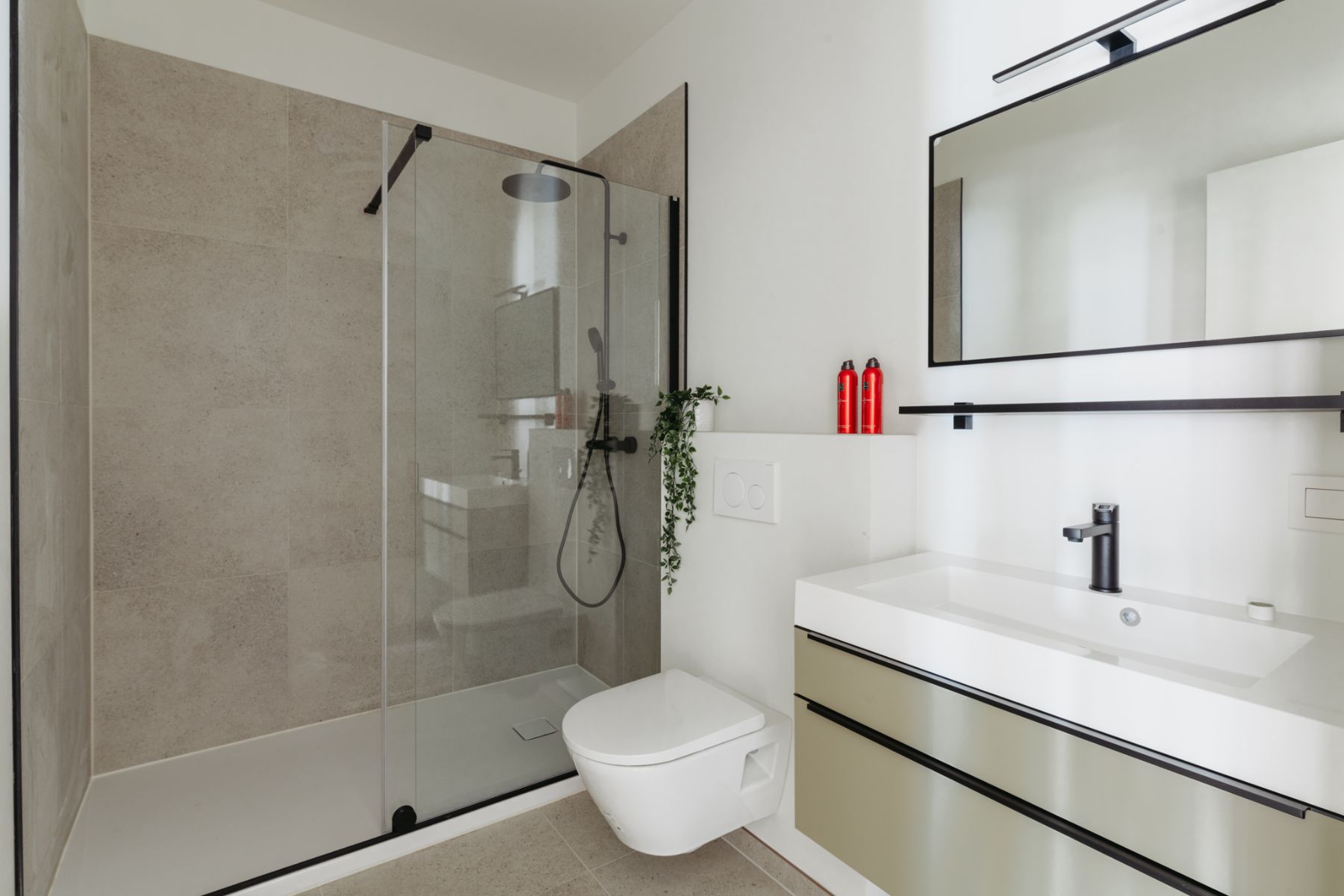 Lichtrijk gerenoveerd 2 slaapkamerappartement vlakbij Gent centrum foto 15