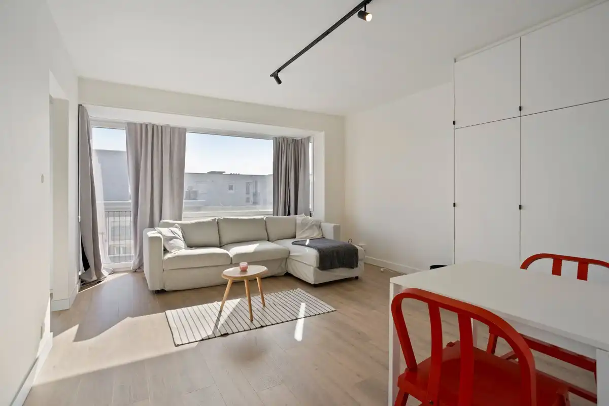 Hoofdfoto van de publicatie: Lichtrijke studio op enkele meters van de zeedijk