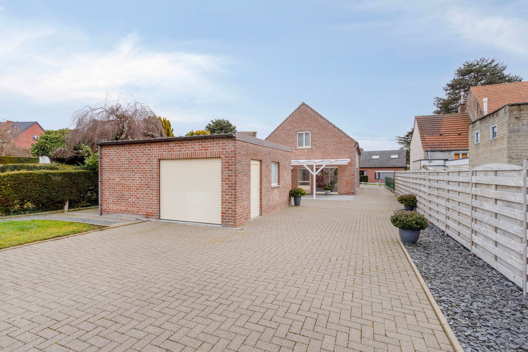 Open bebouwing met 3 slaapkamers en tuin! foto {{pictureIndex}}