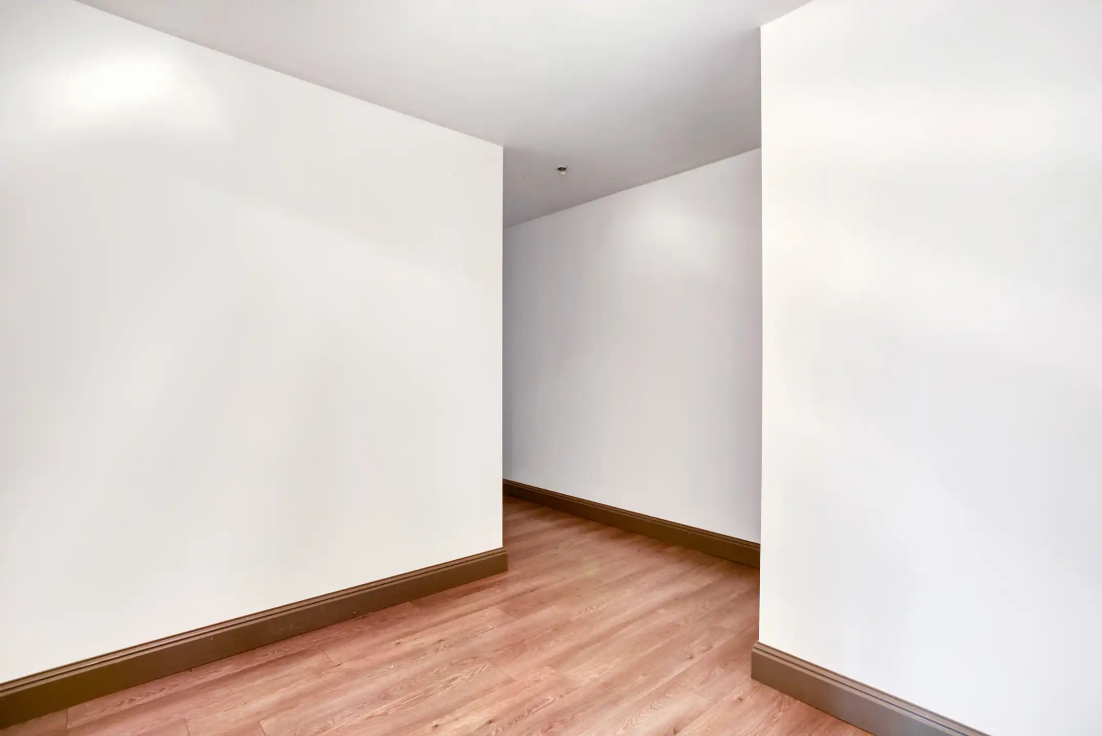 Uitzonderlijk ruim appartement met private tuin, terras en 2 parkeerplaatsen foto 2