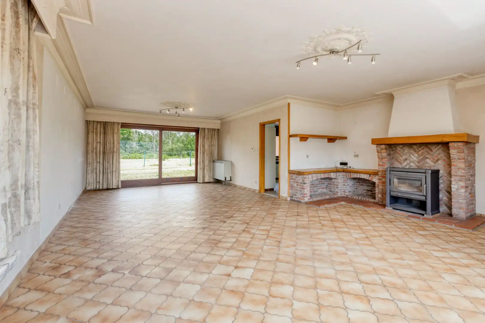 Te renoveren woning met 4 slpks, rustig gelegen in Hulsen op 3.675 m² !  foto 4