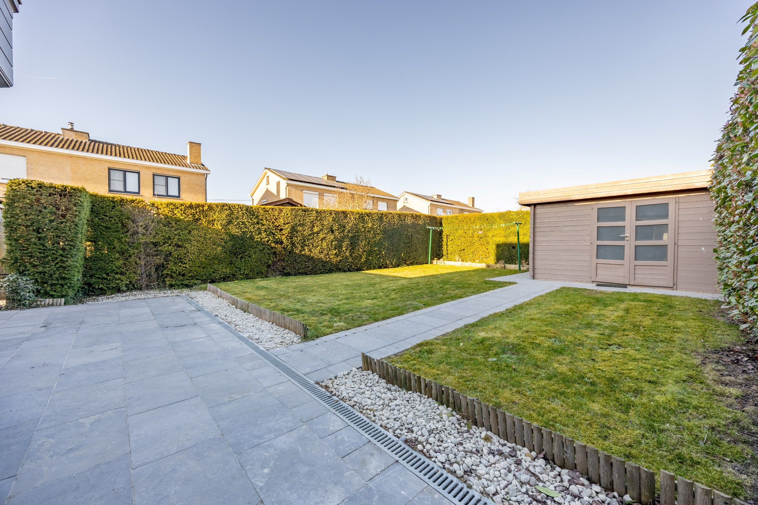 KNUSSE HOB MET TUIN EN GARAGE foto 20
