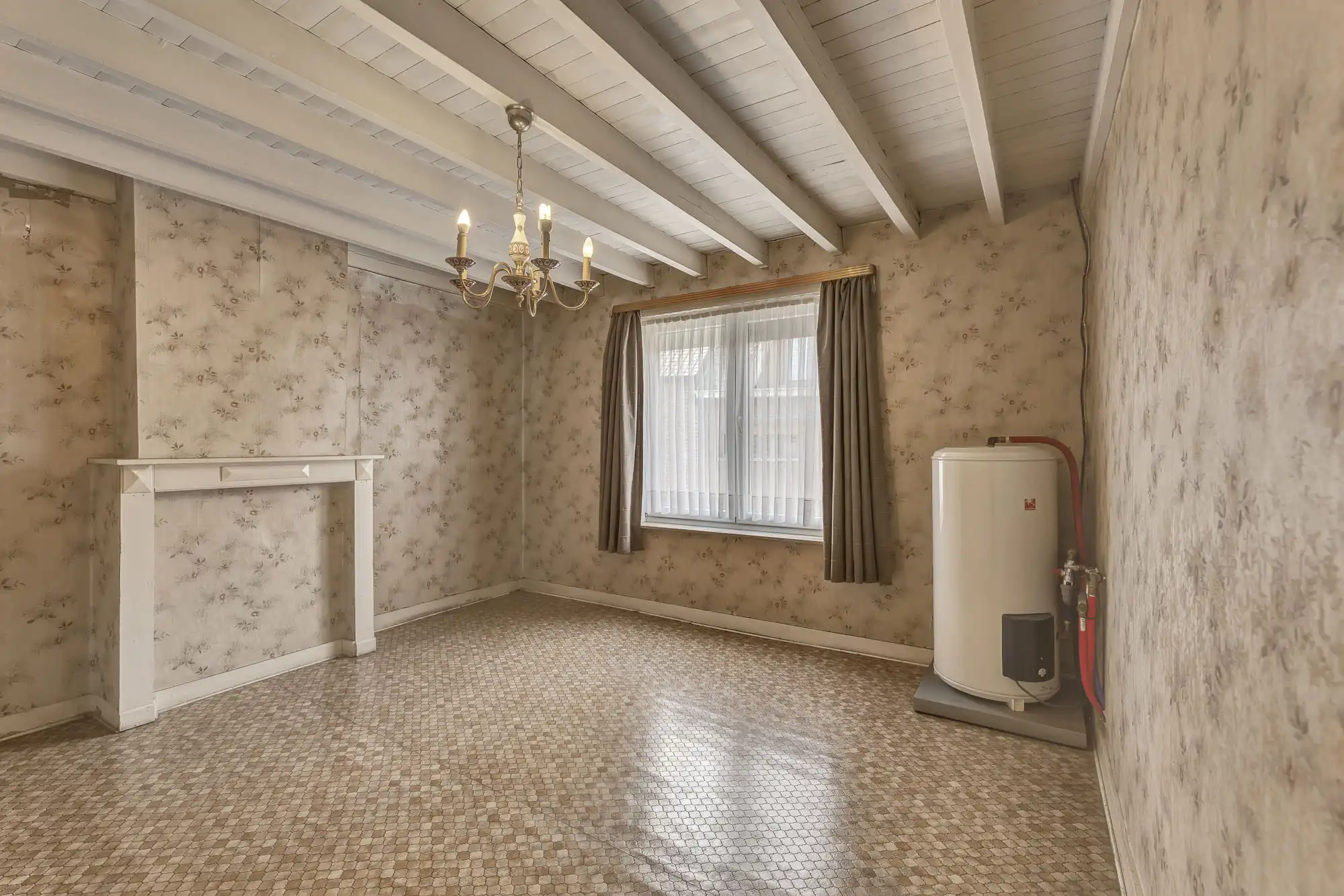 Charmante, te renoveren boerderij met opslagplaats foto 18