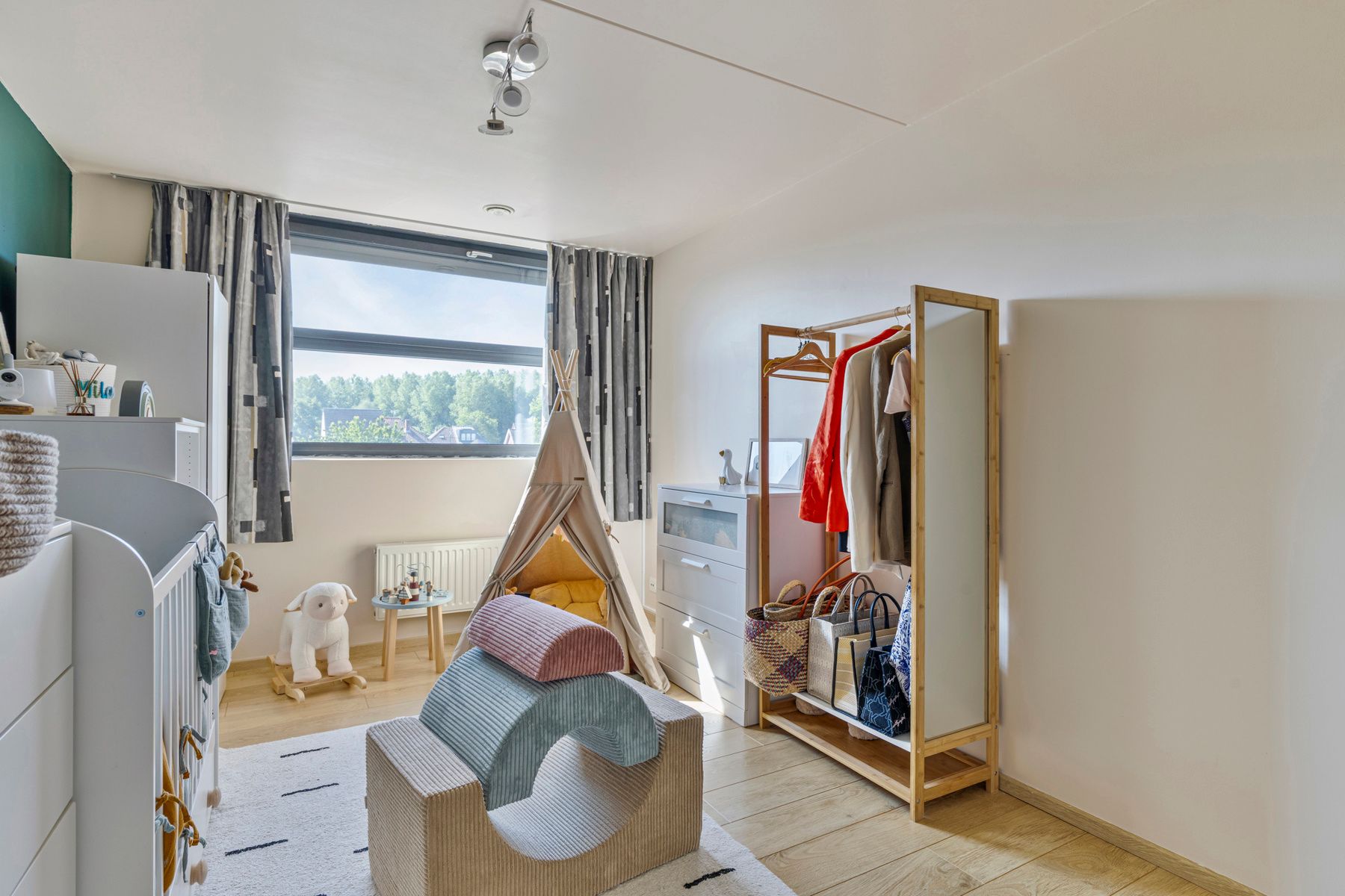 INSTAPKLARE FAMILIEWONING (4 SLAAPKAMERS + BUREAU) TE KOOP foto 23