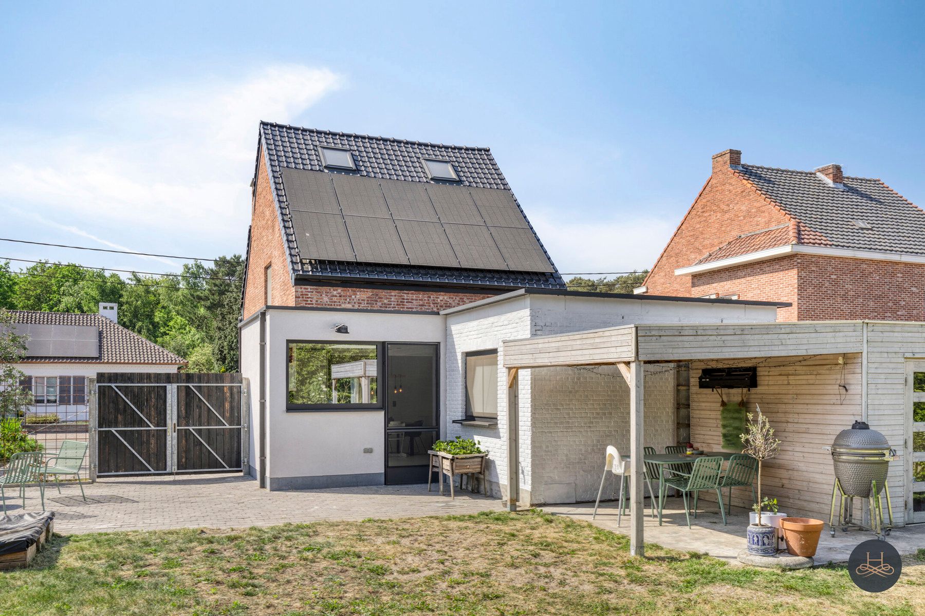 Volledig gerenoveerde open woning met ruime, praktische tuin foto 27