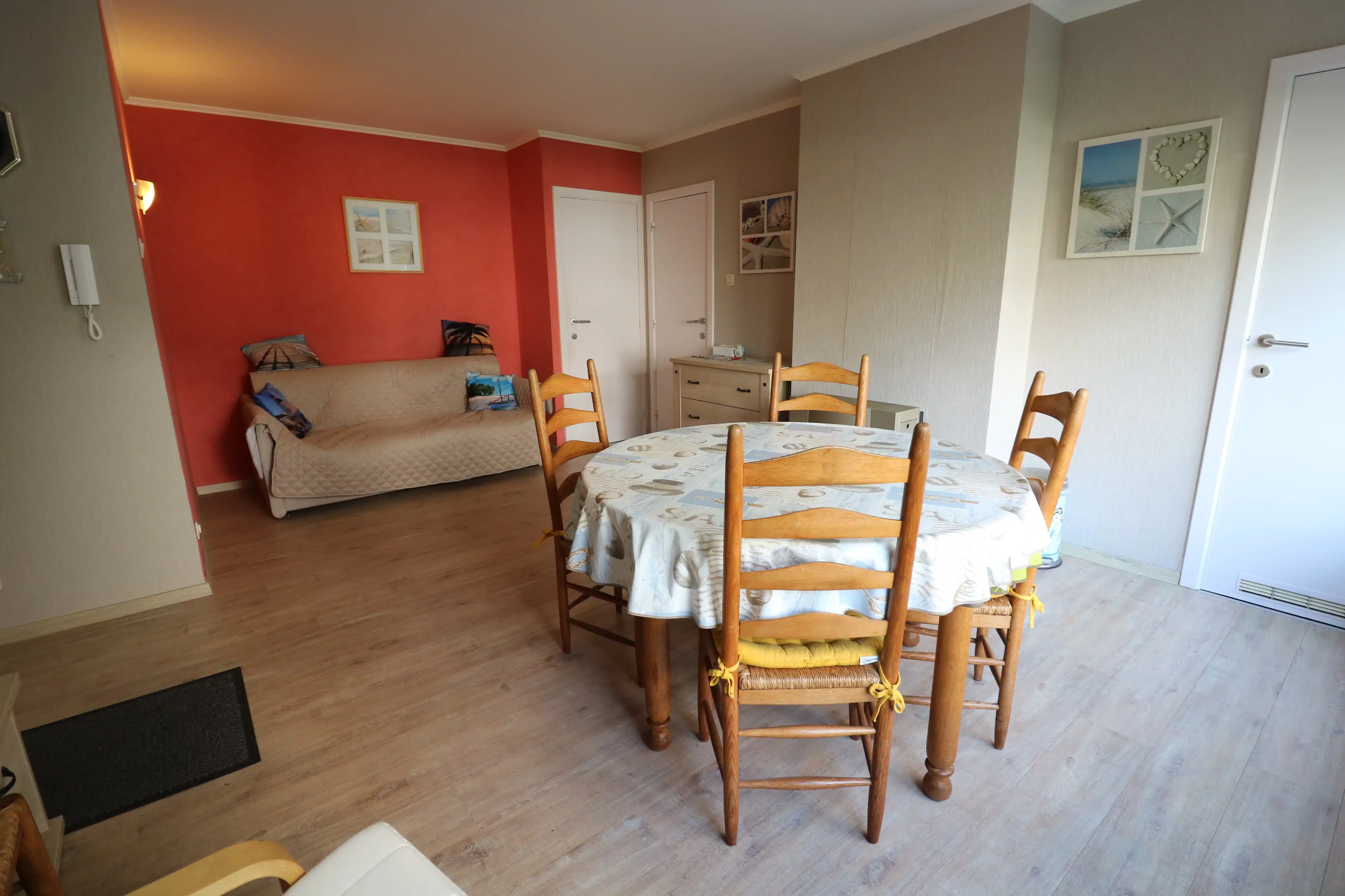 Studio op het gelijkvloers, vlak bij het strand en de Pier van Blankenberge  foto 2