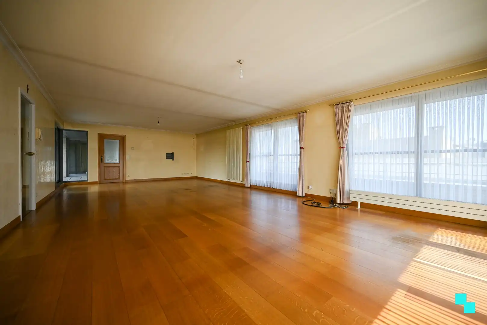 Unieke penthouse met drie terrassen in hartje Izegem foto 3