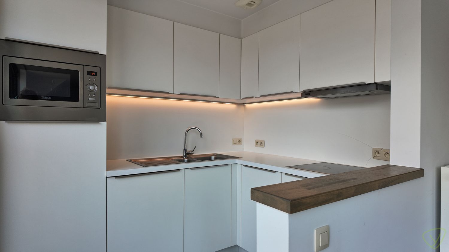 Instapklaar duplex-appartement met terras in het hart van Waarschoot! foto 7