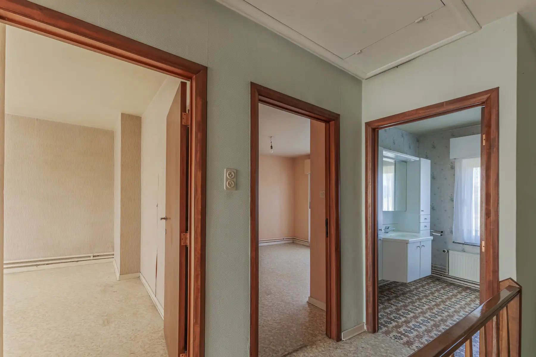 Gezinswoning met grote tuin in groene omgeving foto 13