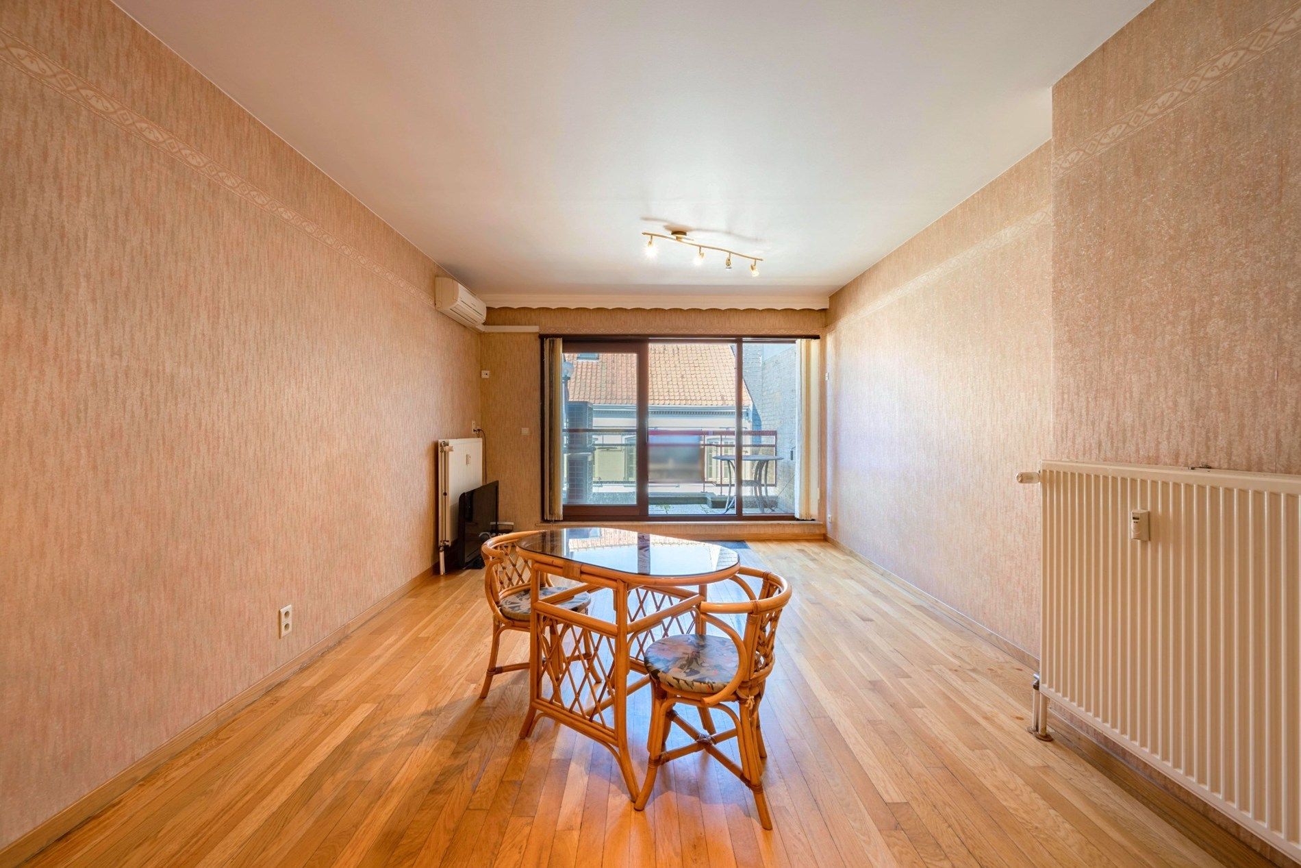 Groot duplex-appartement met 2 slaapkamers foto {{pictureIndex}}