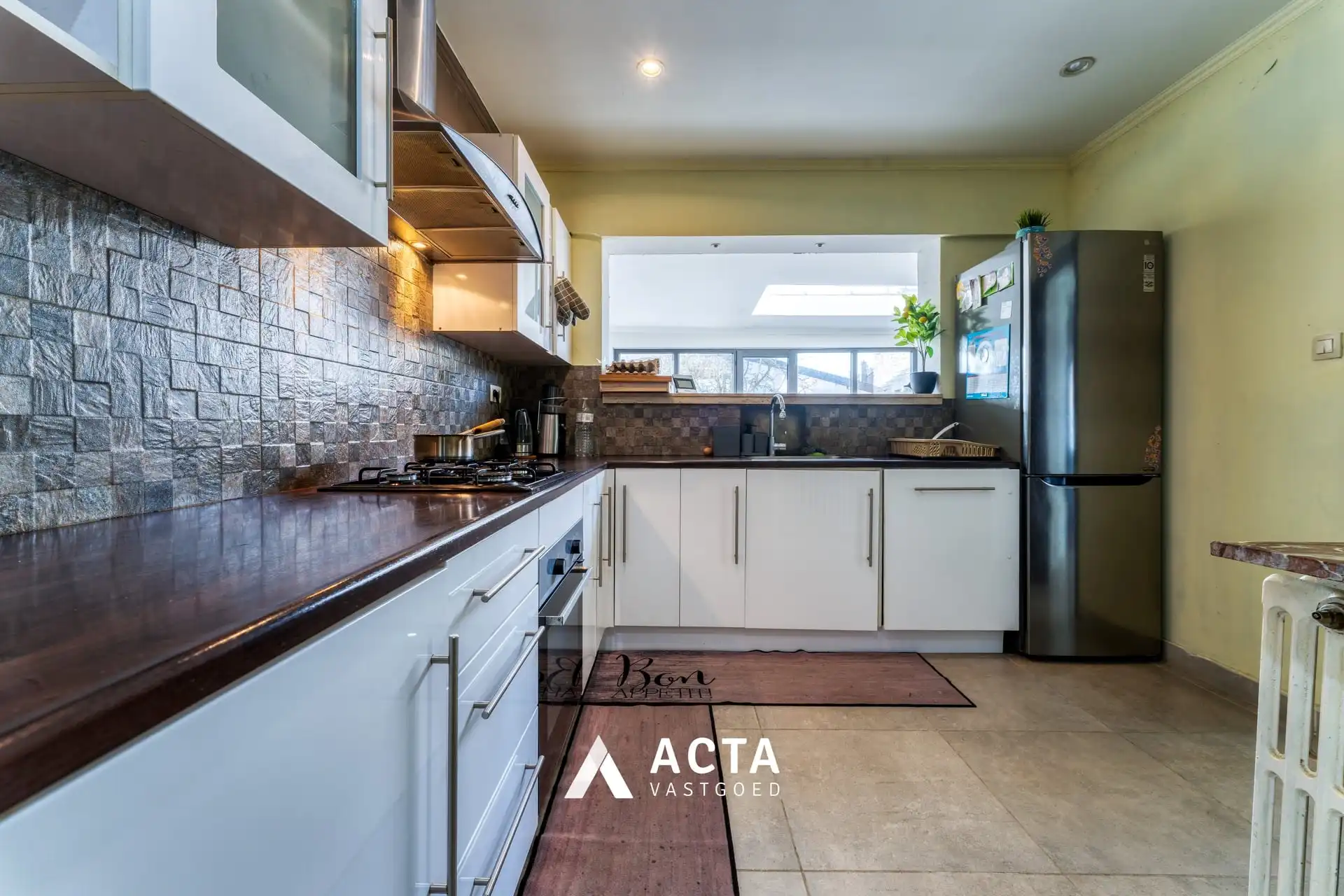 Halfopen bebouwing met vier slaapkamers in Mariakerke foto 10