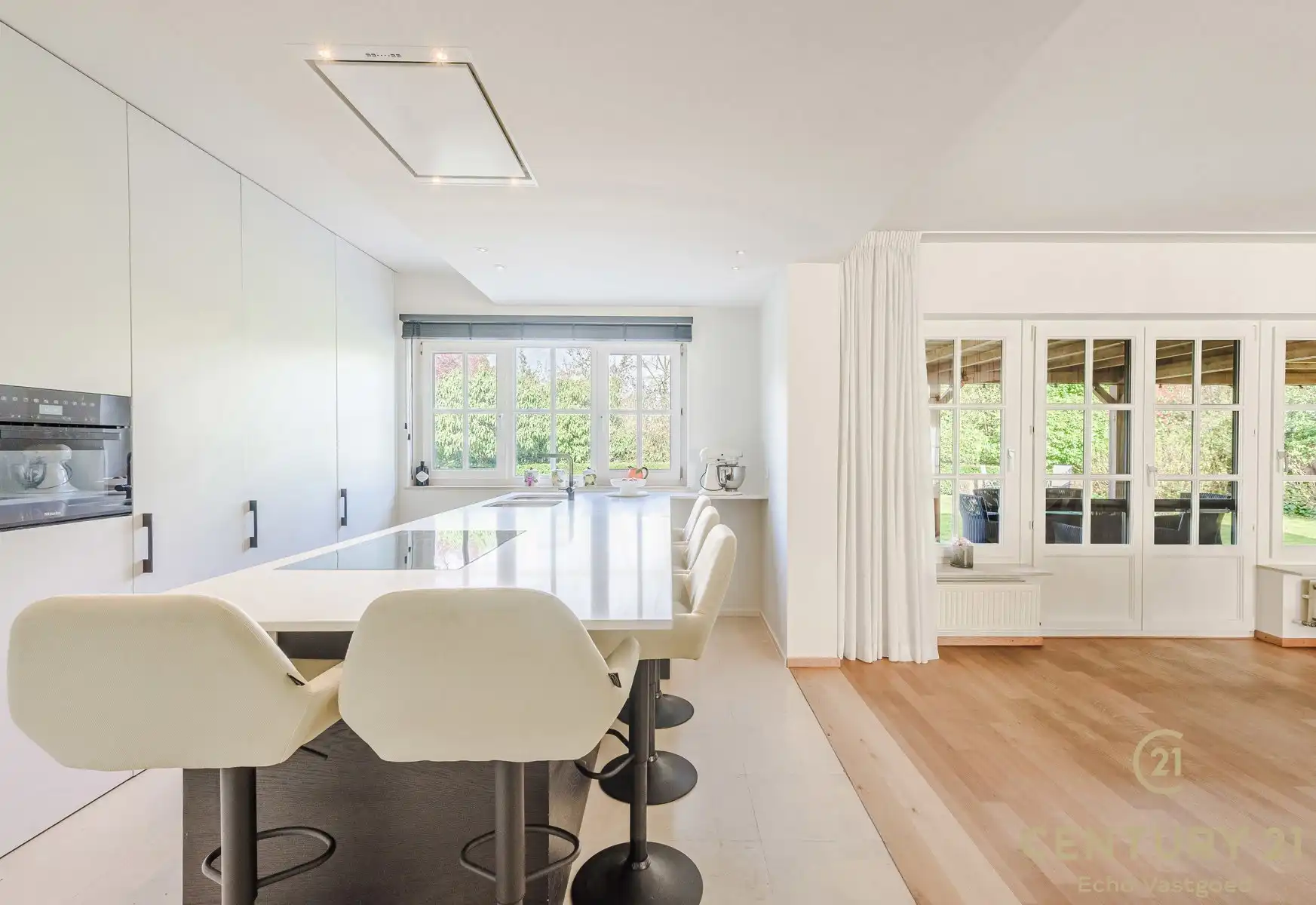 Ruime, gerenoveerde, energiezuinige villa met zwembad foto 11
