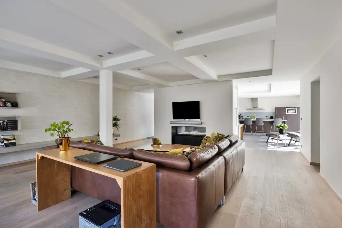 Energiezuinige en instapklare woning met 3 slpkrs in As centrum foto {{pictureIndex}}