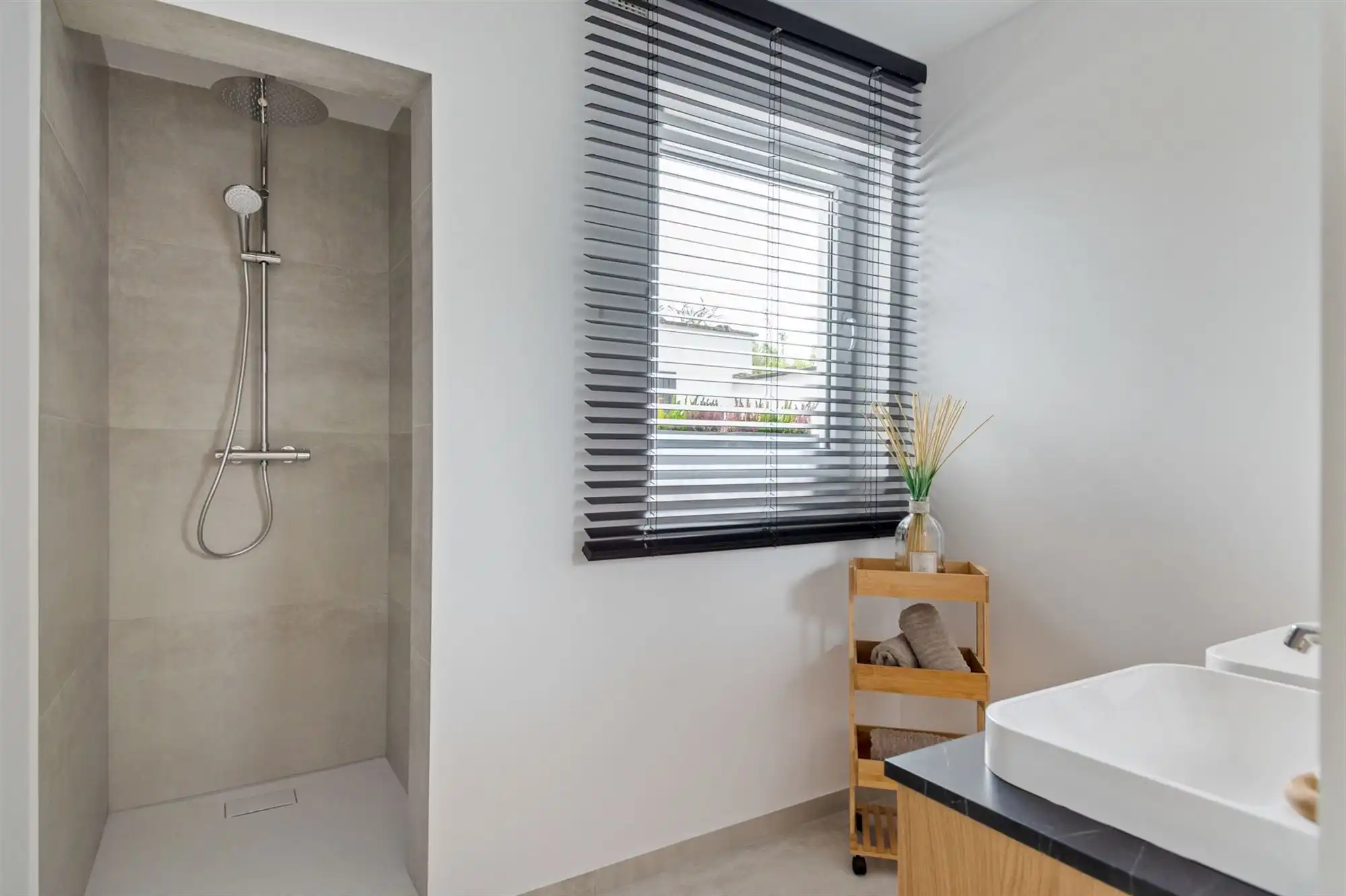 Volledig gerenoveerde woning met 3 slaapkamers foto 12