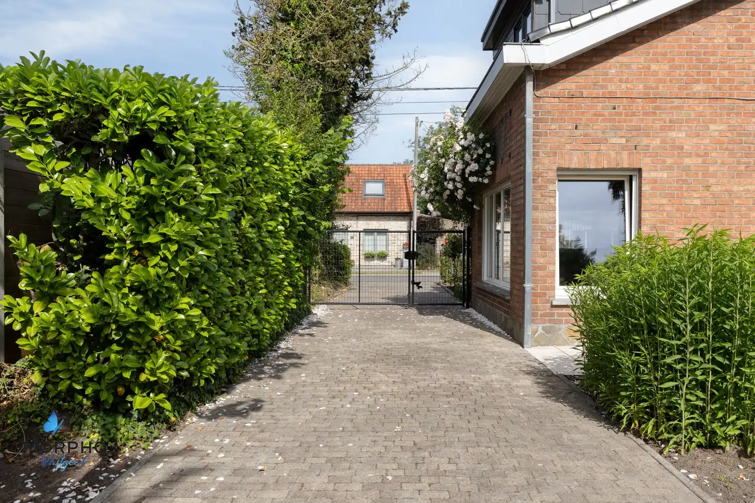 Ruime gezinswoning met 4 slaapkamers, garage en riante, pittoreske tuin foto 36