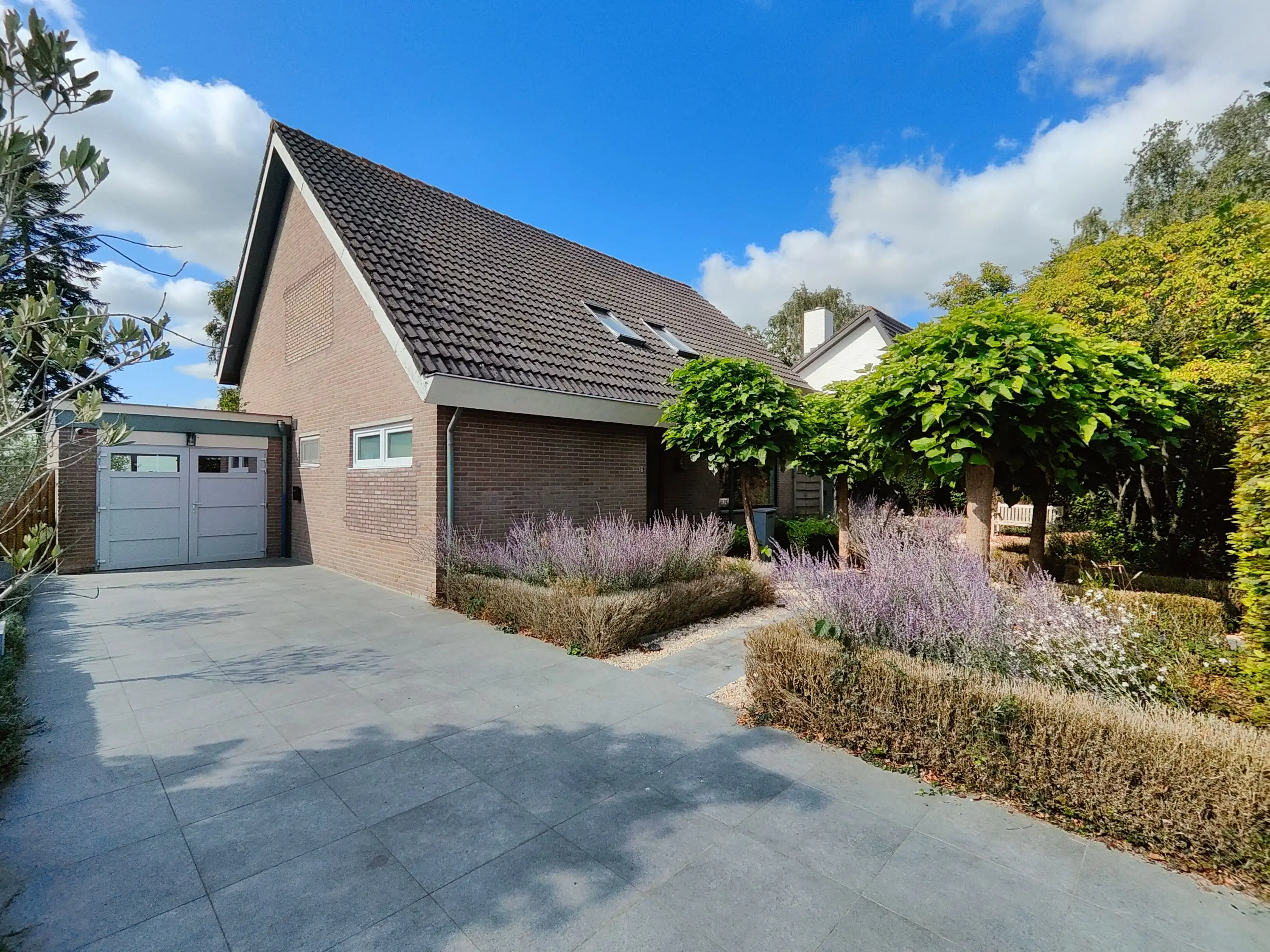 Volledig gerenoveerde VILLA op de grens met Knokke  (NL) ! Deze moet je in het echt komen zien! foto 23