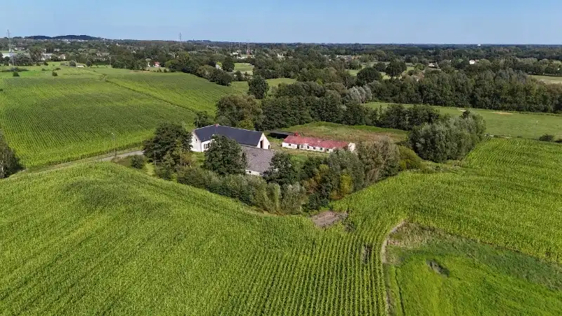 Exclusief 17e eeuws landgoed met bijgebouwen en slotgracht op 1 ha foto 3