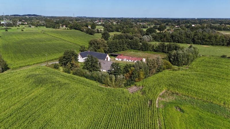 Exclusief 17e eeuws landgoed met bijgebouwen en slotgracht op 1 ha foto 3