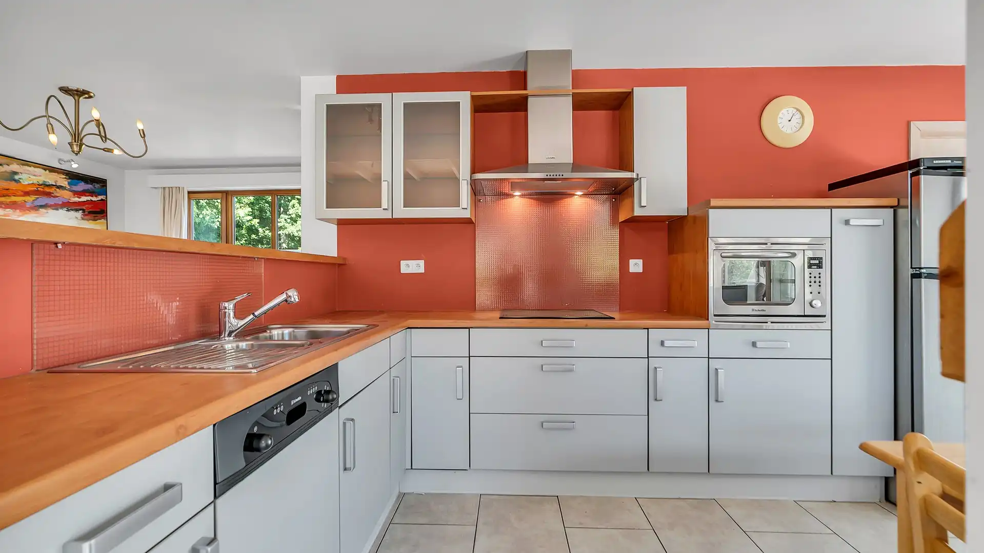 Ruime en instapklare woning met zwembad in Genk (Bret) foto 15