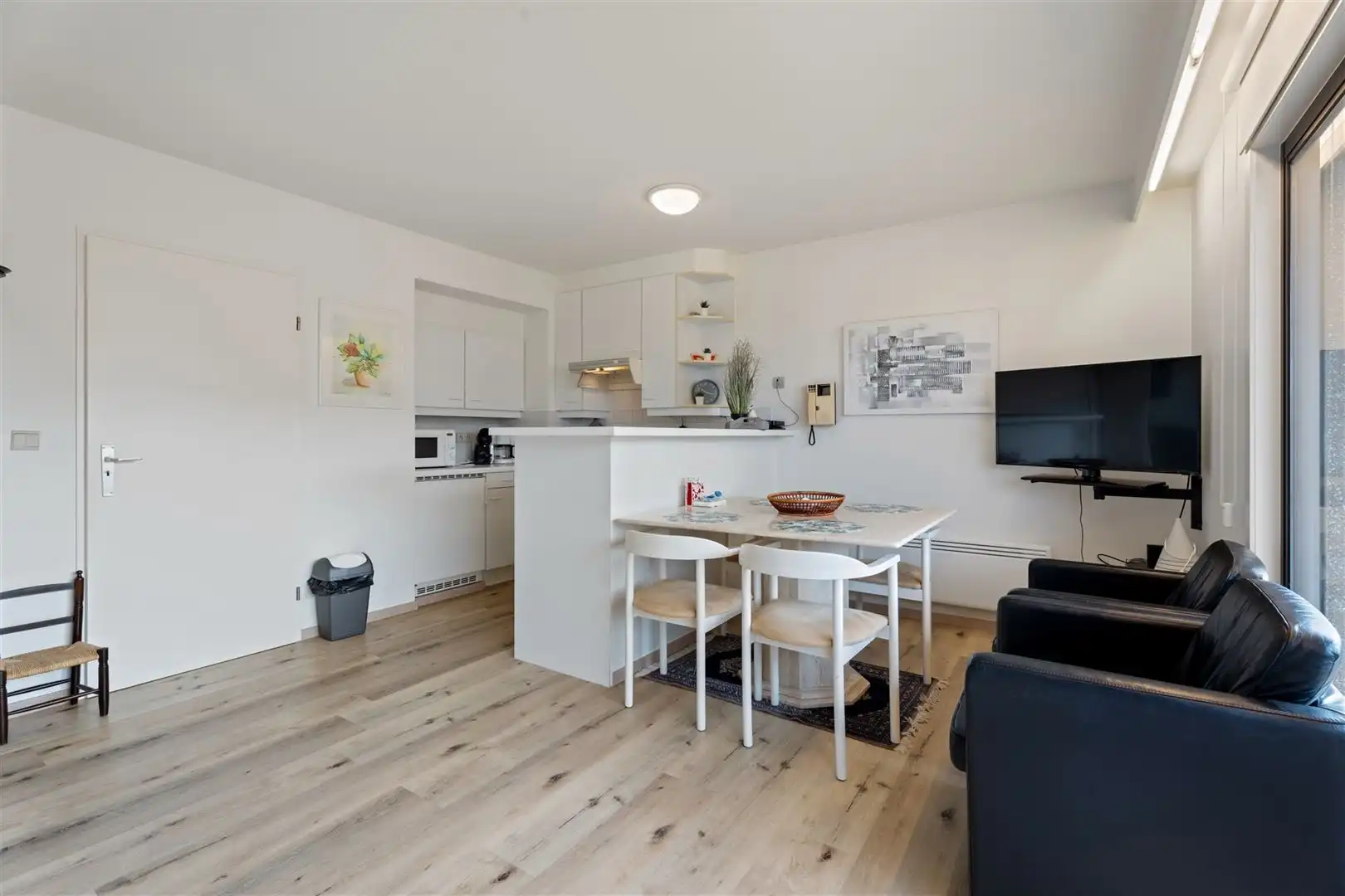 Grote vernieuwde zuidgerichte studio met groot terras foto 5